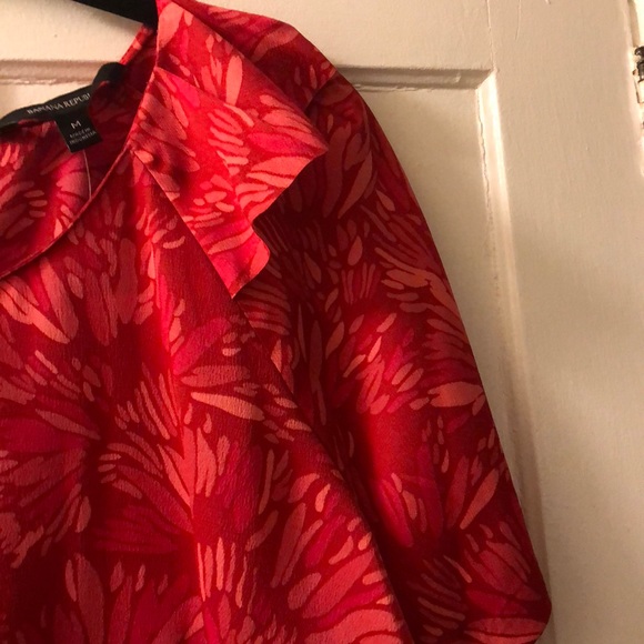 DONATED TO CHARITY BANANA REPUBLIC ruffled red print blouse - Picture 3 of 7